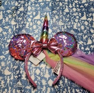 NWT Minnie Mouse Unicorn Sequined Ear Headband.